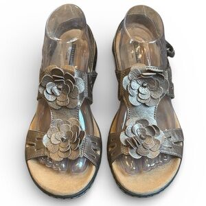 Clarks Leisa Claytin Bronze Sandals Women’s 8.5 Taupe Lightweight Comfort